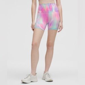 Lululemon Psychedelic Dye Wunder Train Shorts 6” in size 2
